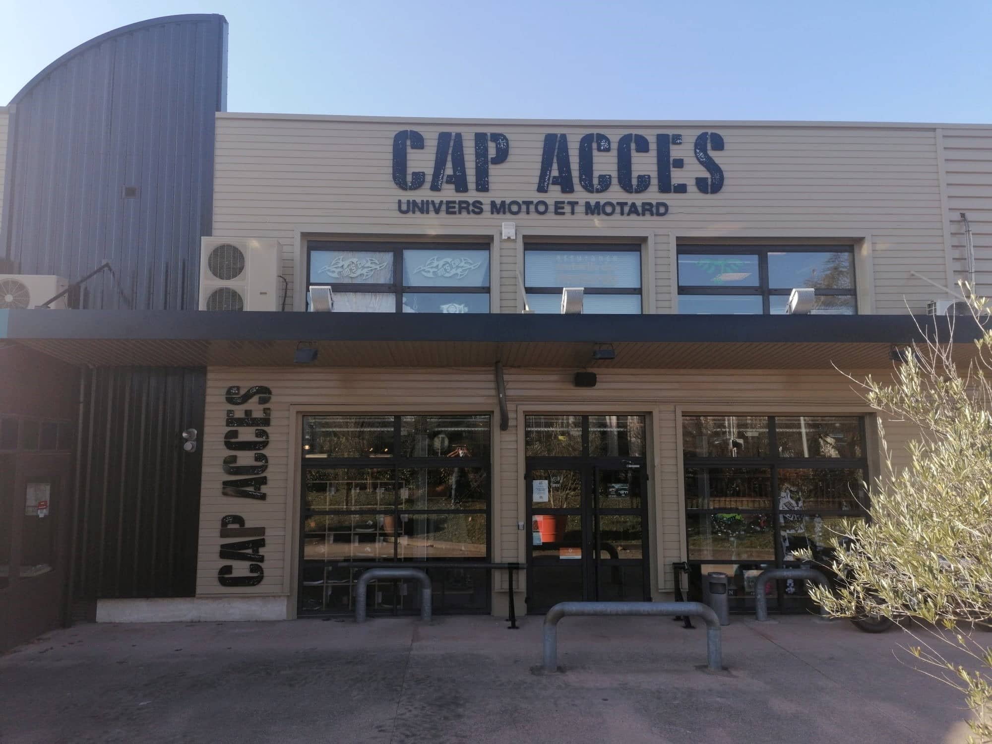 Nouvelle façade du magasin d'accessoires moto CAP ACCES à DARDILLY